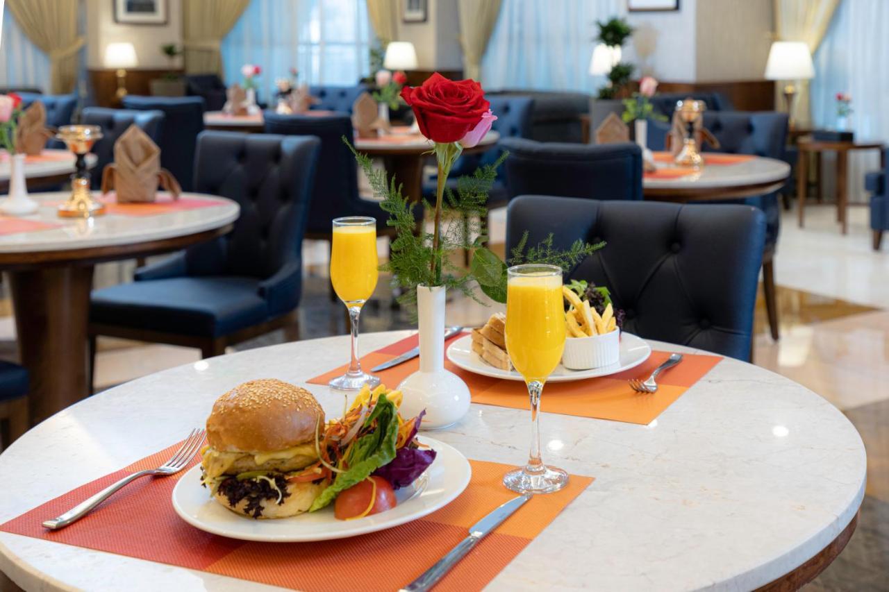 Maden Hotel Medina Esterno foto The lounge at the airport