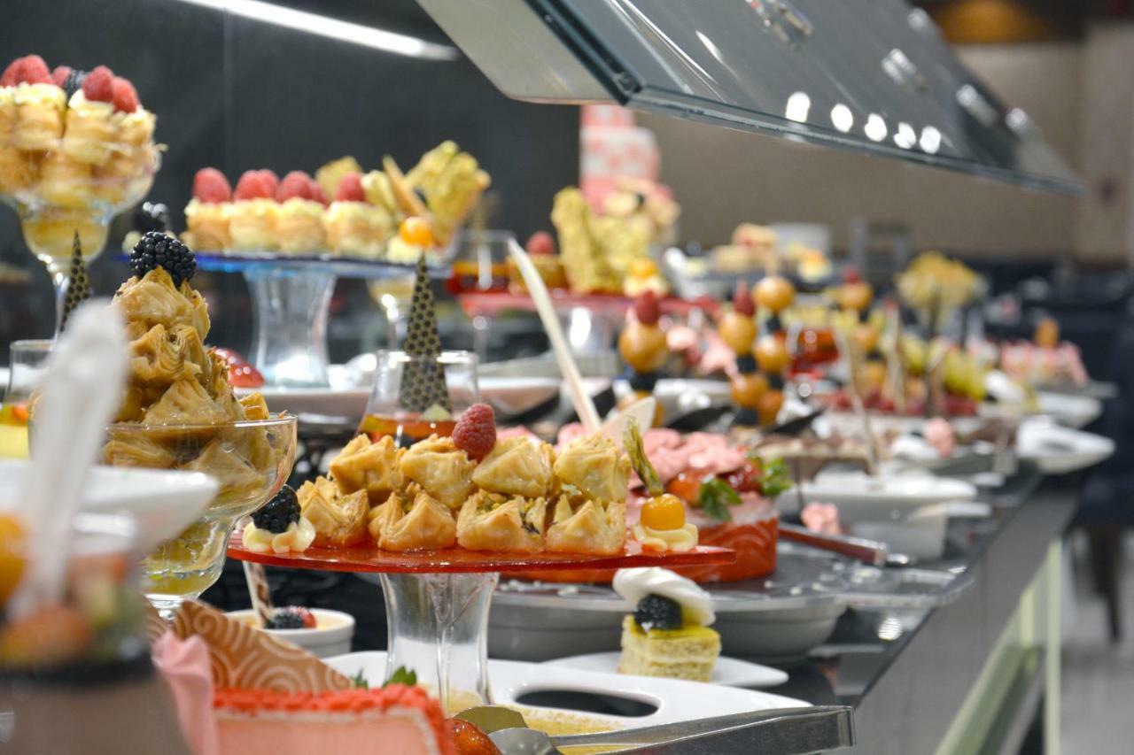 Maden Hotel Medina Esterno foto A buffet